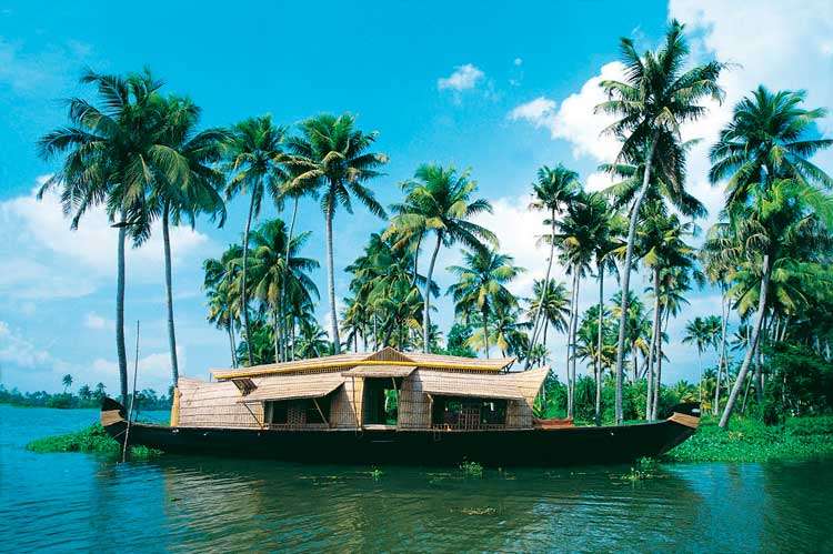 Kies je voor onze zomeraanbieding die India en Sri Lanka combineert dan verblijf je ook een nacht in een house boat.<br>