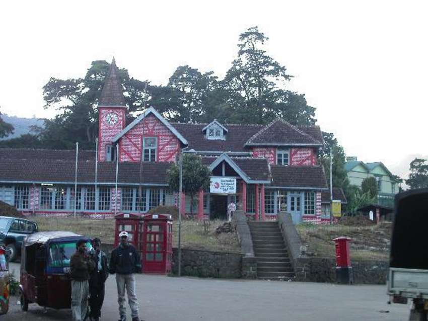 Het rode postkantoor in Nuwara Eliya, nostalgie in Sri Lanka