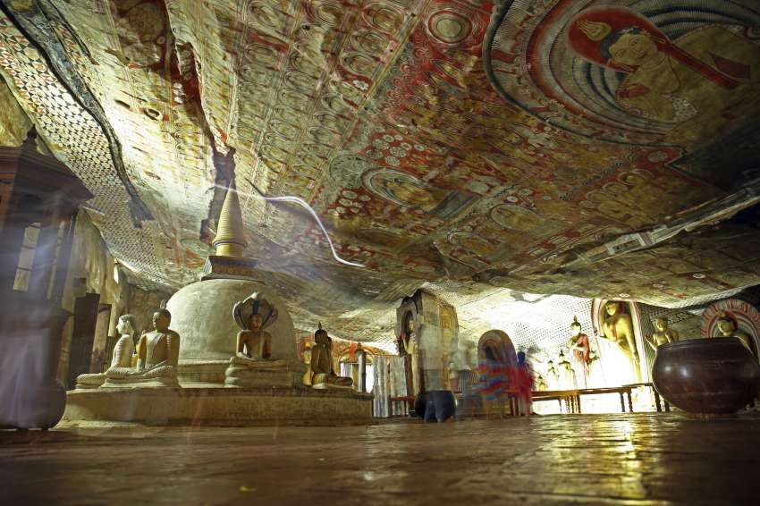 De imposante Dambulla rotstempel in de culturele driehoek van SrI Lanka