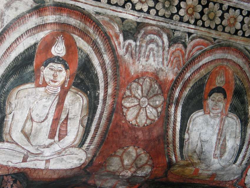 Prachtige muurschilderingen in Dambulla tempel