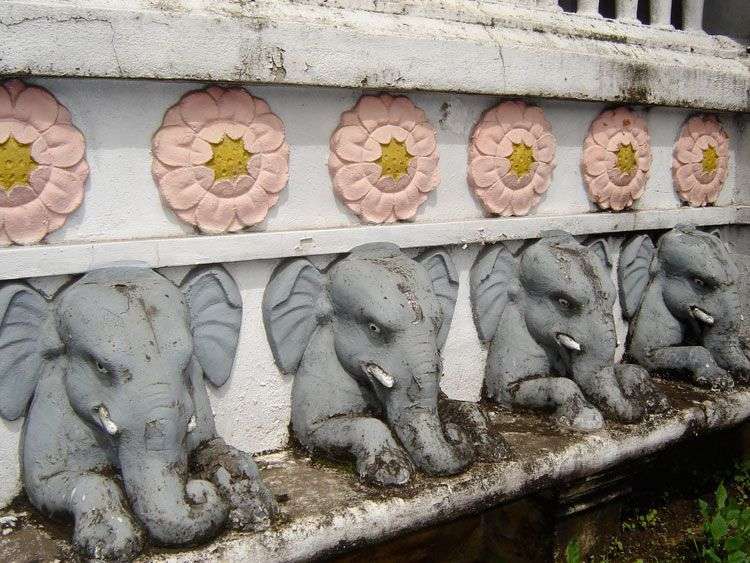 Detail van een tempel in Anuradhapura