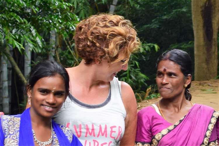 Je maakt in Sri Lanka makkelijk een praatje met de vriendelijke bevolking