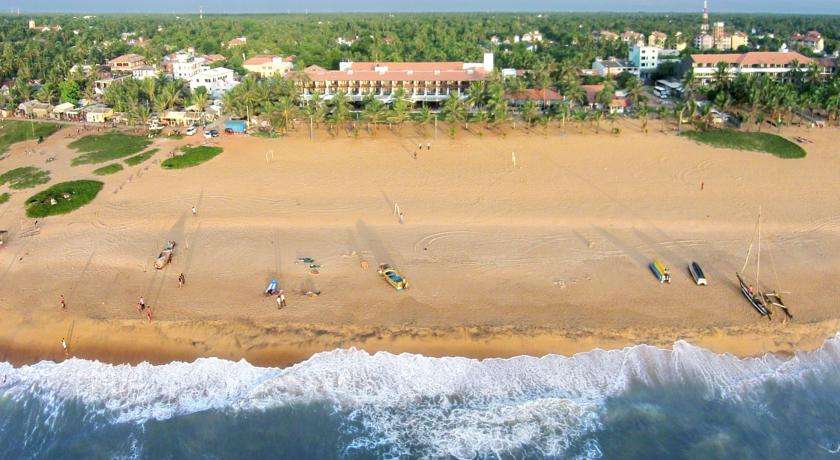 Je Negombo hotel ligt in Negombo direct aan het mooie zandstrand