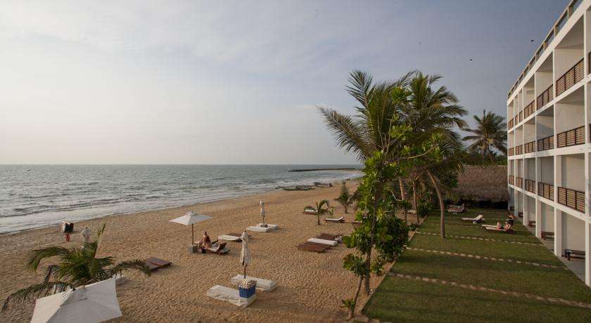 in Negombo ligt je hotel direct aan het strand