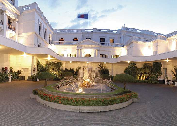 De entree van het Mount Lavinia hotel, een bekend hotel in Sri Lanka
