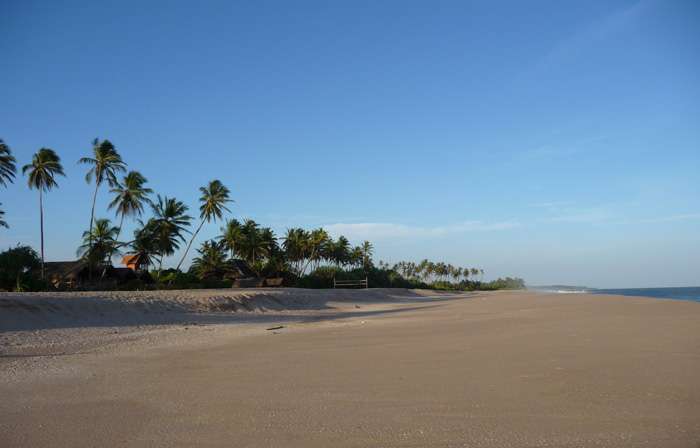 Het langgerekte strand van Tangalle <br>